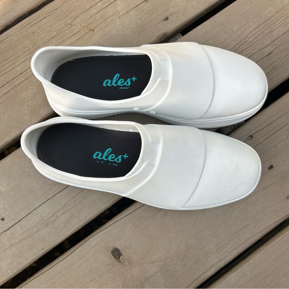 Gales Frontline Nurse Shoes | Unisex M11 W13 | Slip Resistant, Waterproof SlipOn